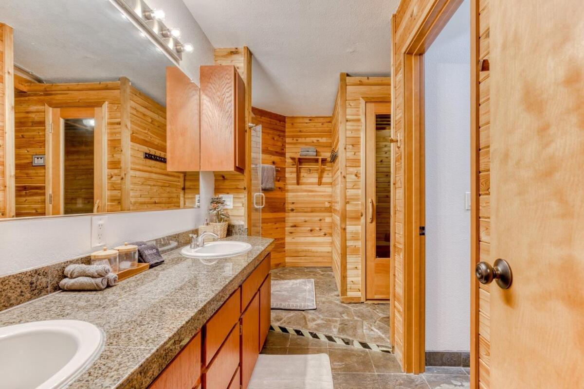 Great Blue Lodge - Spacious Ski Lodge, Hot Tub, Sauna, Game Room & More Government Camp Bagian luar foto