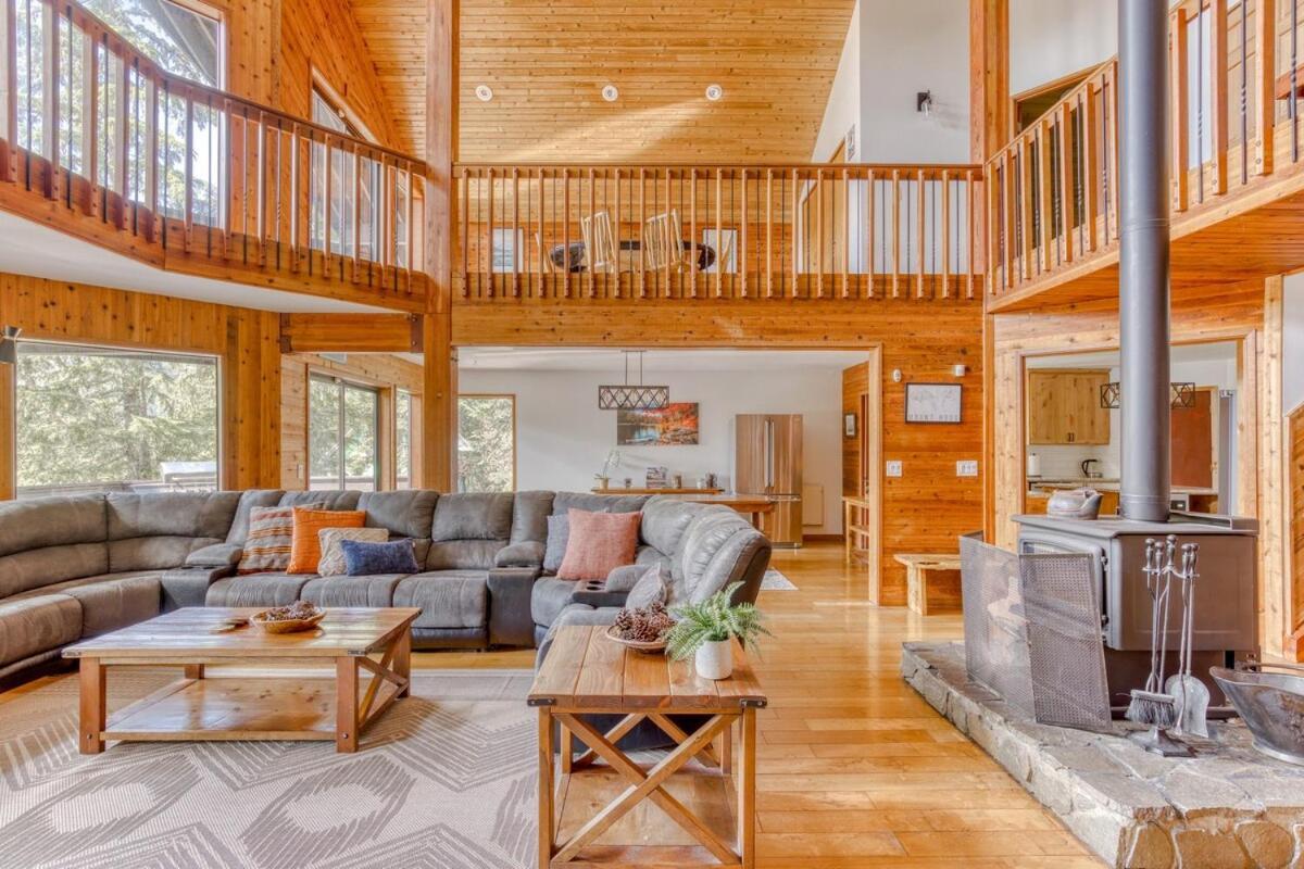 Great Blue Lodge - Spacious Ski Lodge, Hot Tub, Sauna, Game Room & More Government Camp Bagian luar foto