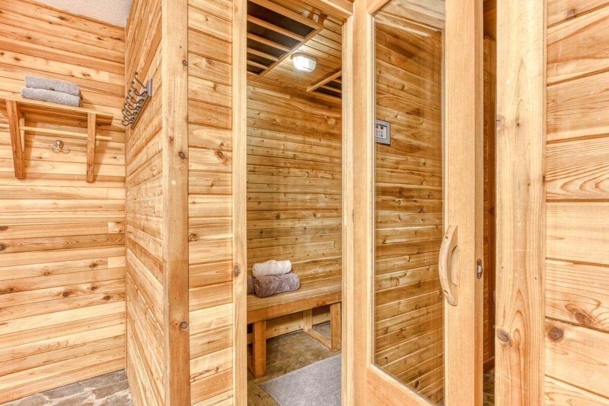 Great Blue Lodge - Spacious Ski Lodge, Hot Tub, Sauna, Game Room & More Government Camp Bagian luar foto
