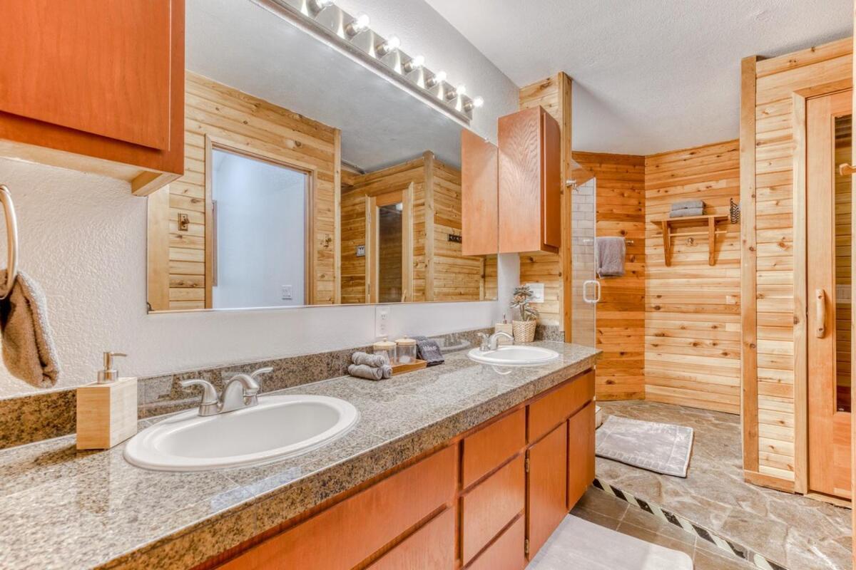 Great Blue Lodge - Spacious Ski Lodge, Hot Tub, Sauna, Game Room & More Government Camp Bagian luar foto