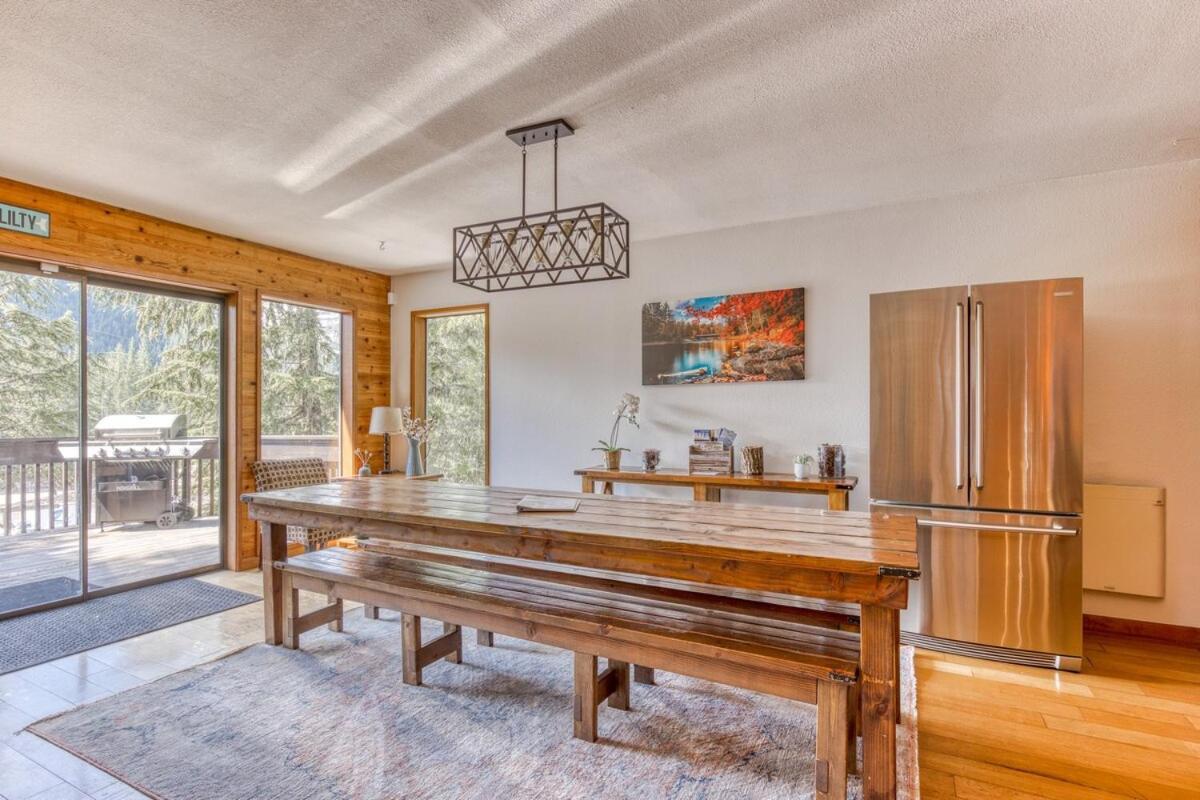 Great Blue Lodge - Spacious Ski Lodge, Hot Tub, Sauna, Game Room & More Government Camp Bagian luar foto