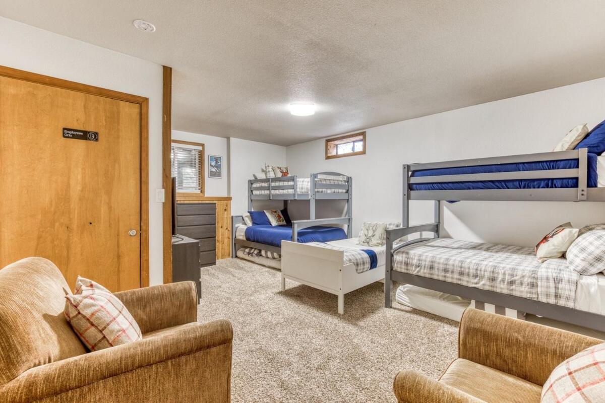 Great Blue Lodge - Spacious Ski Lodge, Hot Tub, Sauna, Game Room & More Government Camp Bagian luar foto