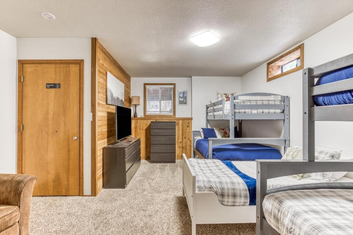 Great Blue Lodge - Spacious Ski Lodge, Hot Tub, Sauna, Game Room & More Government Camp Bagian luar foto