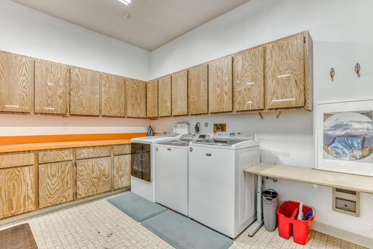 Great Blue Lodge - Spacious Ski Lodge, Hot Tub, Sauna, Game Room & More Government Camp Bagian luar foto