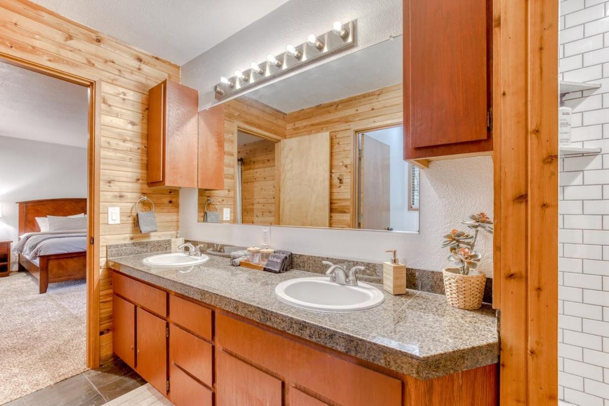 Great Blue Lodge - Spacious Ski Lodge, Hot Tub, Sauna, Game Room & More Government Camp Bagian luar foto
