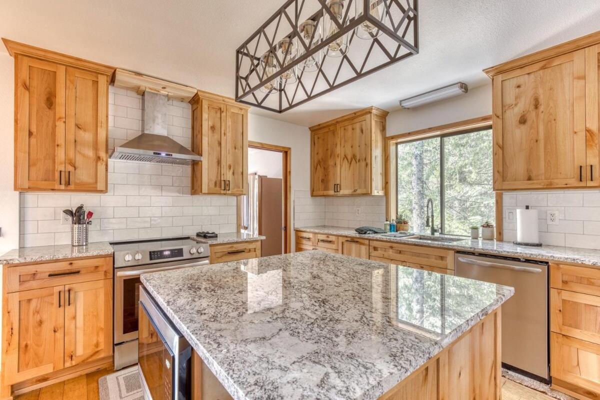 Great Blue Lodge - Spacious Ski Lodge, Hot Tub, Sauna, Game Room & More Government Camp Bagian luar foto
