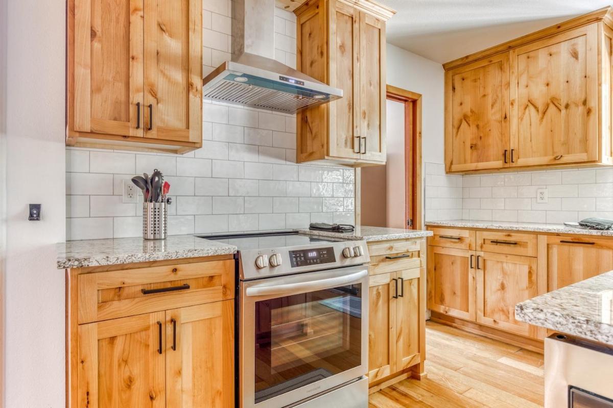 Great Blue Lodge - Spacious Ski Lodge, Hot Tub, Sauna, Game Room & More Government Camp Bagian luar foto