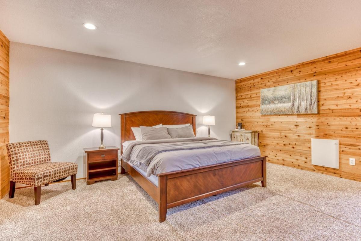 Great Blue Lodge - Spacious Ski Lodge, Hot Tub, Sauna, Game Room & More Government Camp Bagian luar foto